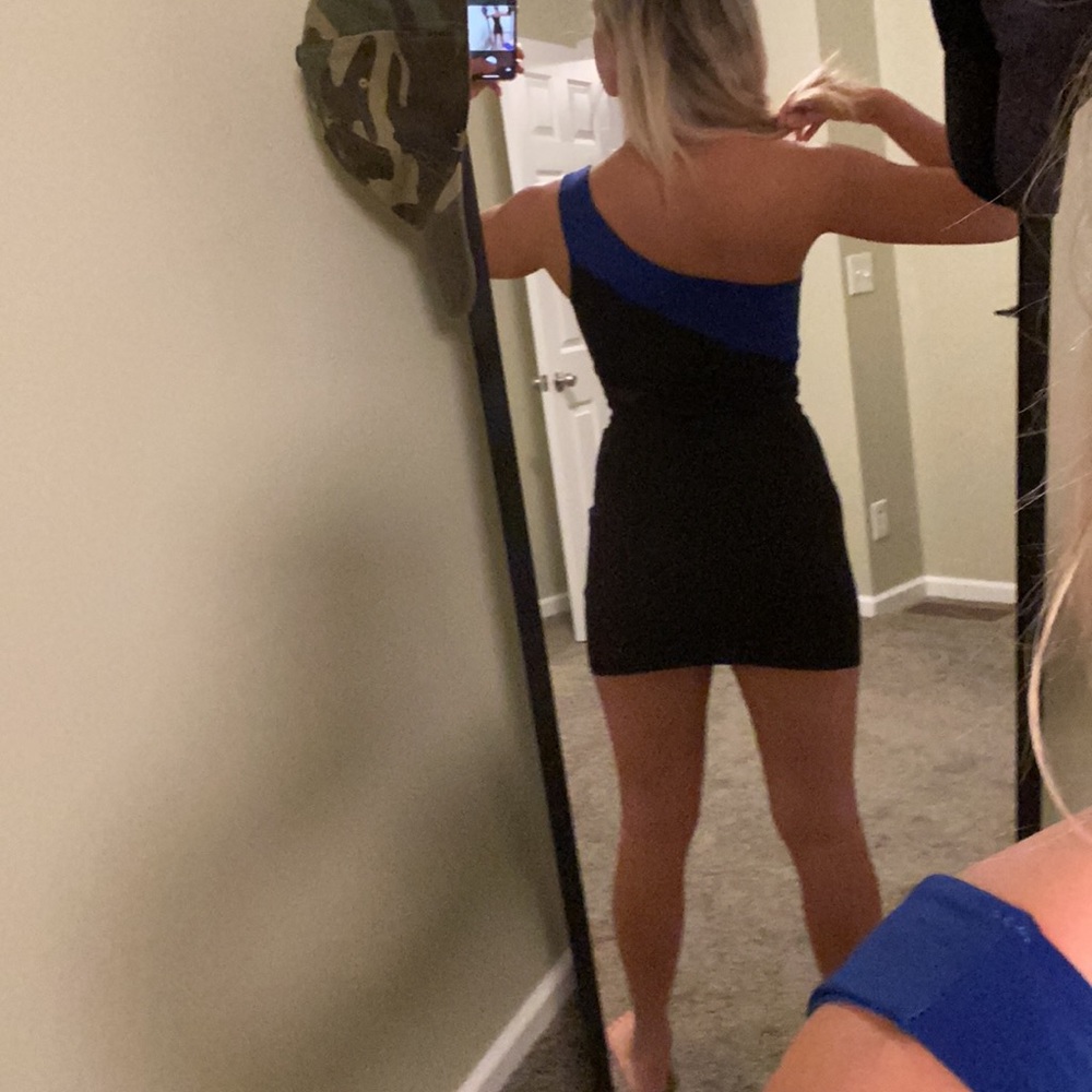 Dress - Picture 3 of 4